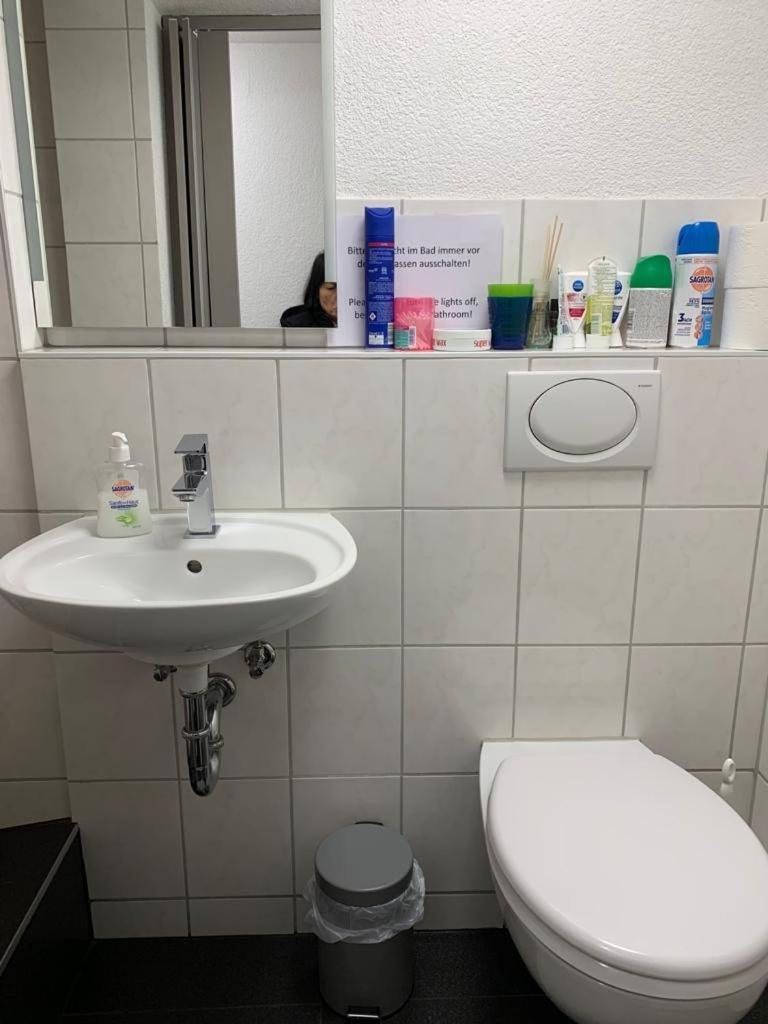 Guenstige Zimmer-Unterkunft Zimmer Mit Gemeinschaftsbad Lörrach Buitenkant foto
