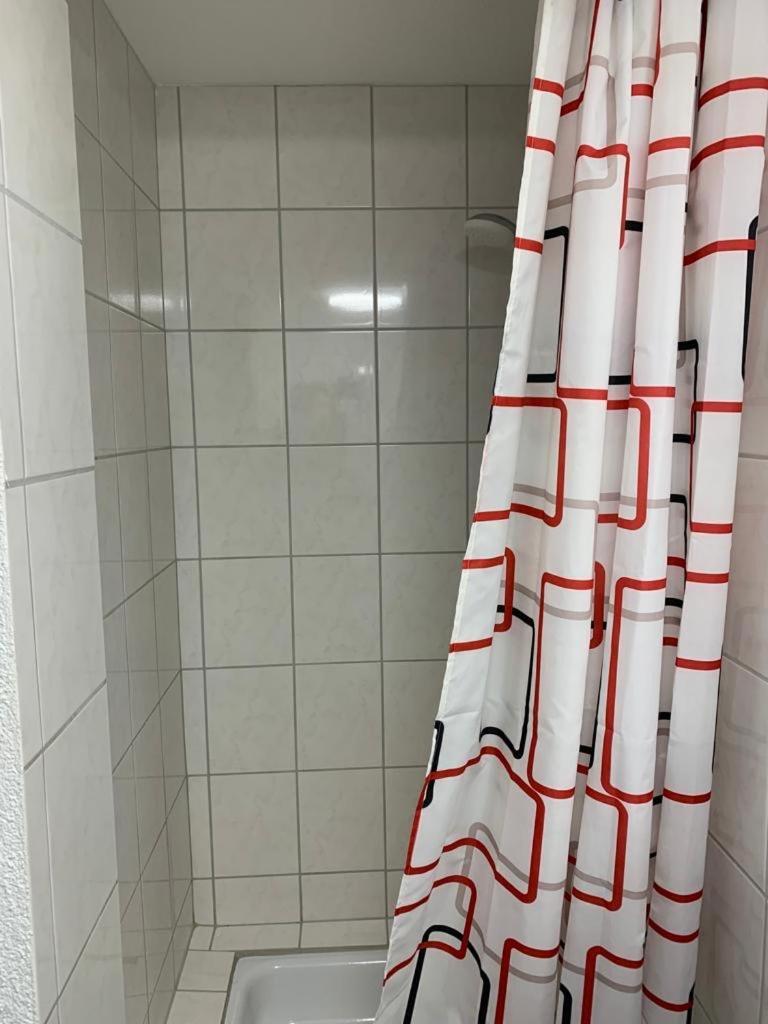Guenstige Zimmer-Unterkunft Zimmer Mit Gemeinschaftsbad Lörrach Buitenkant foto