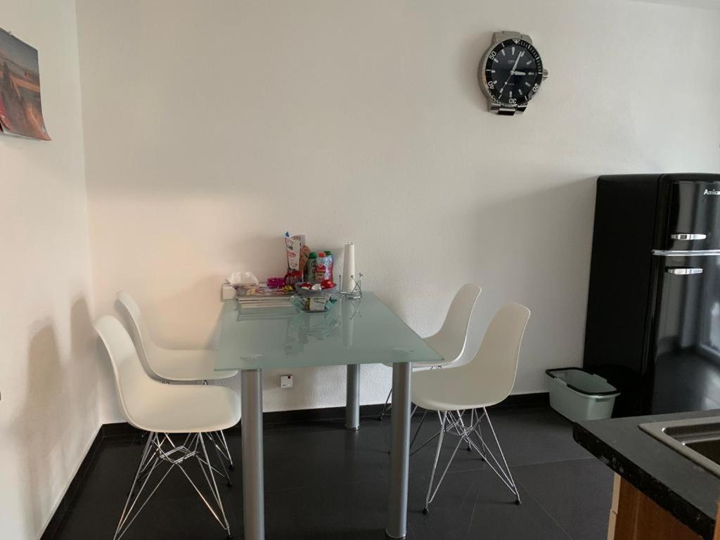 Guenstige Zimmer-Unterkunft Zimmer Mit Gemeinschaftsbad Lörrach Buitenkant foto